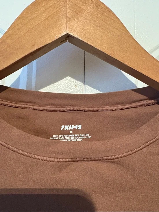 SKIMS Chocolate Brown Short Sleeve Bodysuit - Picture 2 of 5